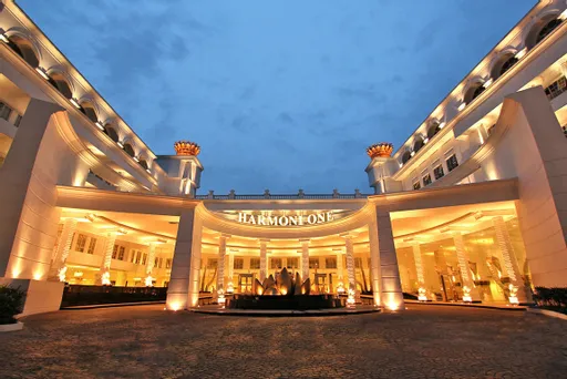 Kamar hotel di Batam dengan desain modern dan suasana tenang